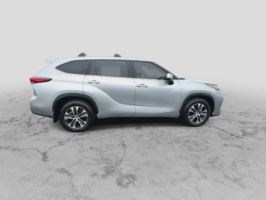 used 2022 Toyota Highlander car, priced at $30,727