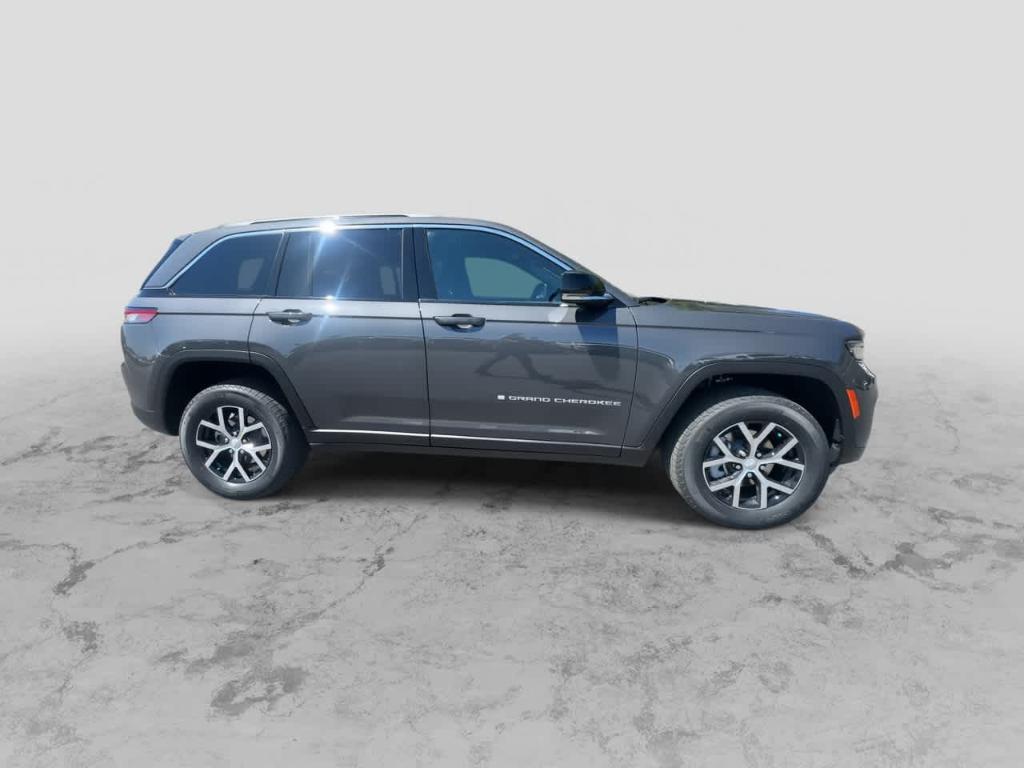 new 2025 Jeep Grand Cherokee car, priced at $44,190