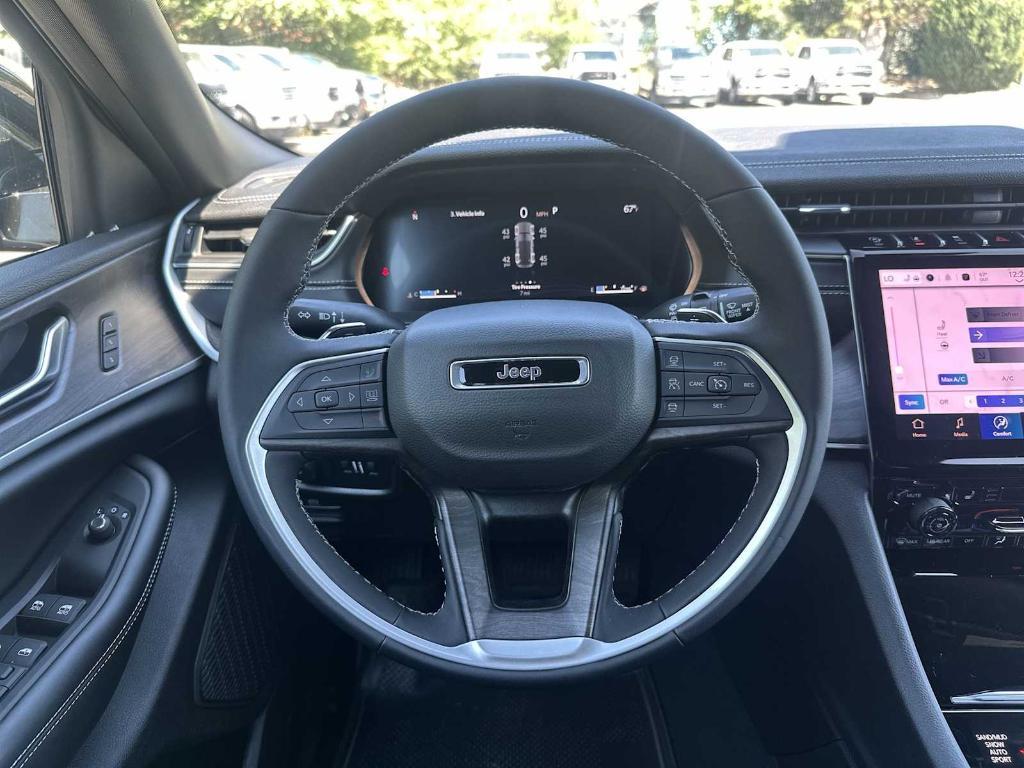 new 2025 Jeep Grand Cherokee car, priced at $44,190