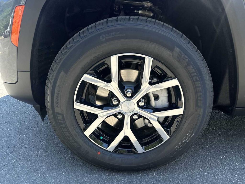 new 2025 Jeep Grand Cherokee car, priced at $44,190