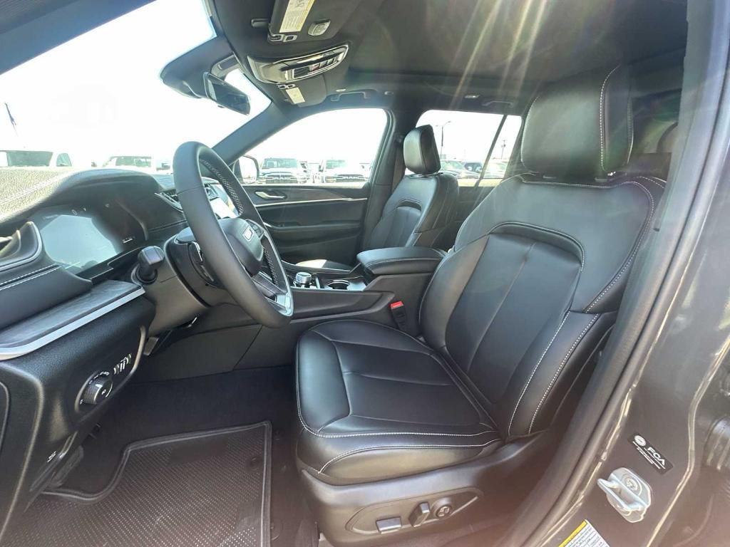 new 2025 Jeep Grand Cherokee car, priced at $44,190