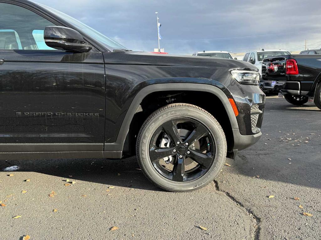 new 2025 Jeep Grand Cherokee car, priced at $42,011