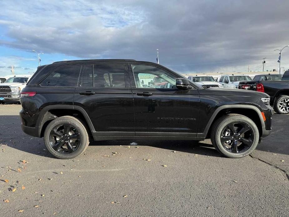 new 2025 Jeep Grand Cherokee car, priced at $42,011