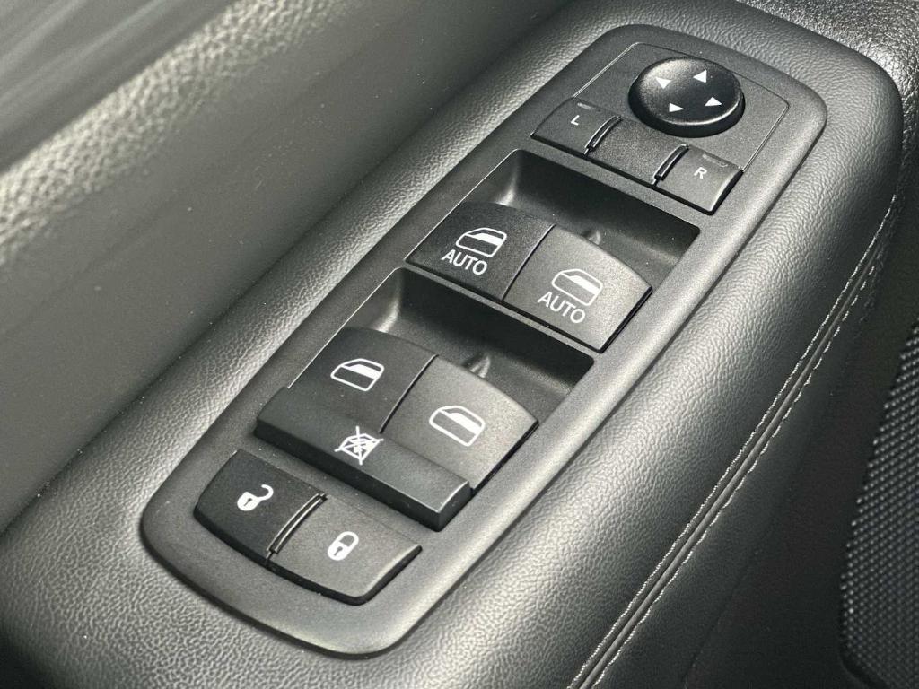 used 2021 Jeep Grand Cherokee car, priced at $28,873