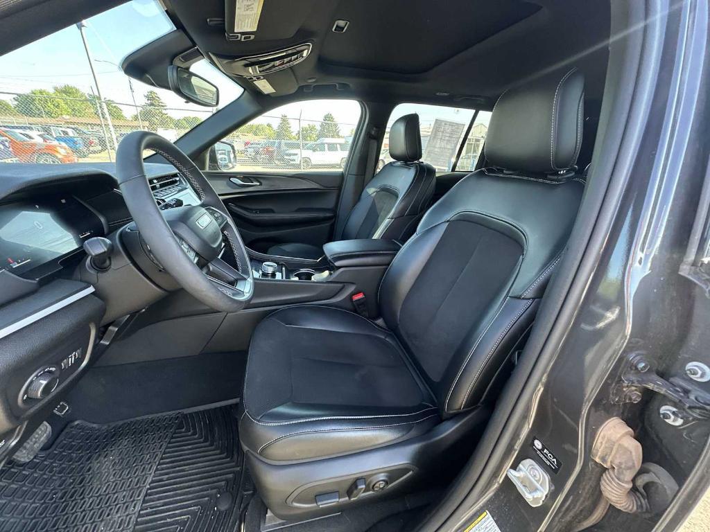 used 2024 Jeep Grand Cherokee car, priced at $34,041