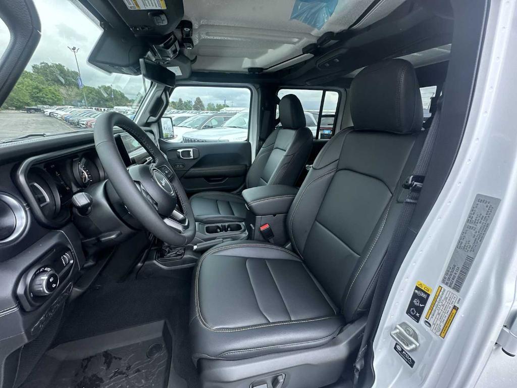 new 2025 Jeep Gladiator car, priced at $45,884
