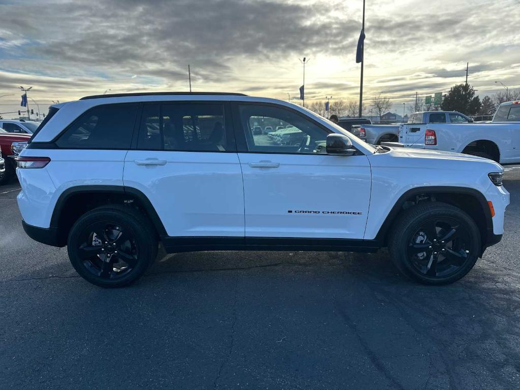 new 2025 Jeep Grand Cherokee car, priced at $41,794