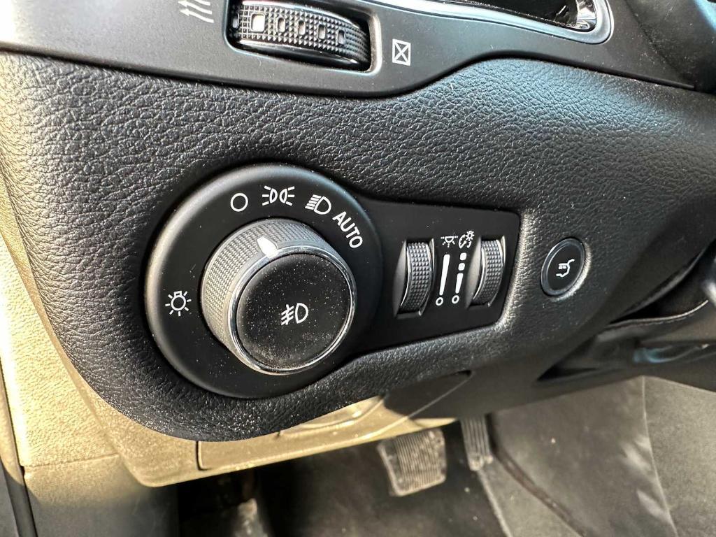 used 2019 Jeep Cherokee car, priced at $19,154