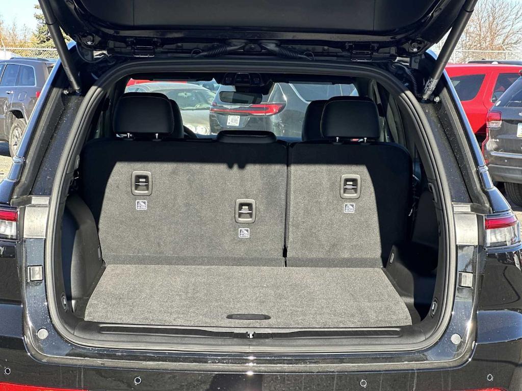 new 2025 Jeep Grand Cherokee car, priced at $42,701