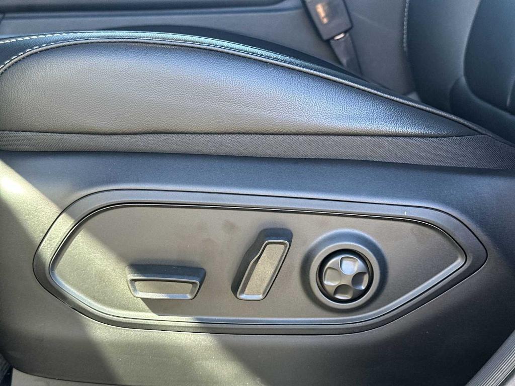 new 2025 Jeep Grand Cherokee car, priced at $42,701