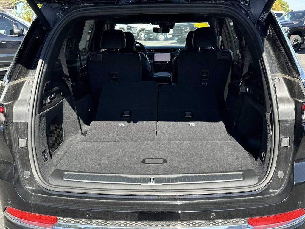 new 2025 Jeep Grand Cherokee L car, priced at $53,672