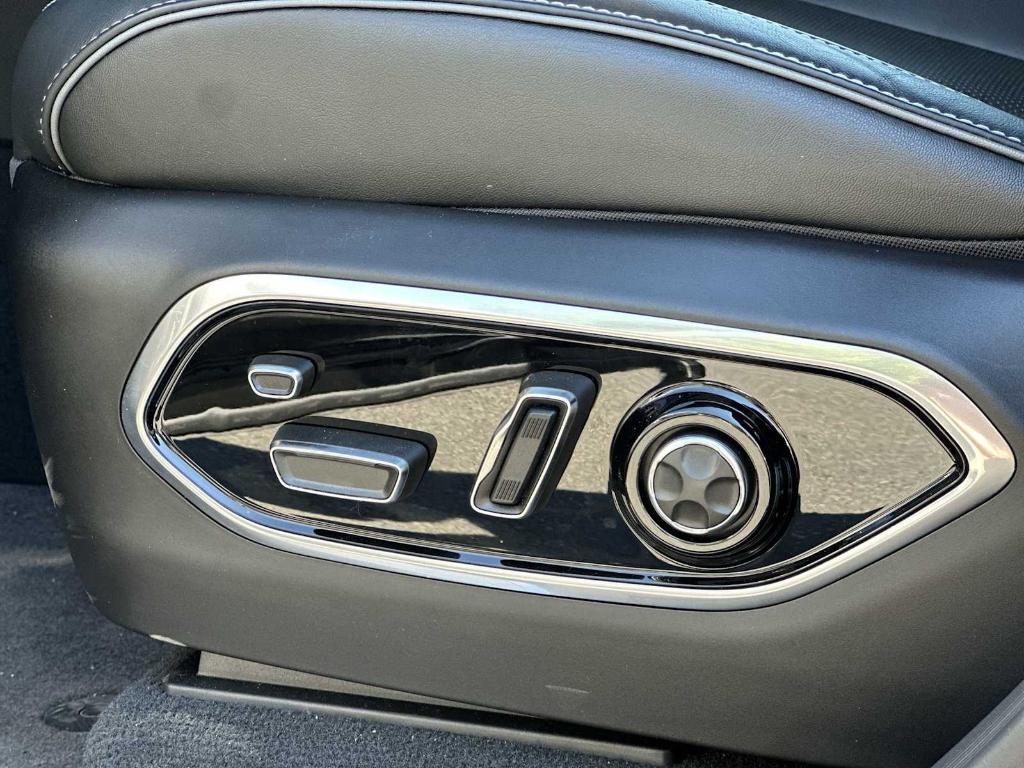 new 2025 Jeep Grand Cherokee L car, priced at $53,672