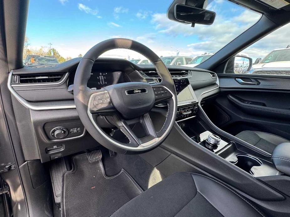 new 2025 Jeep Grand Cherokee car, priced at $42,011