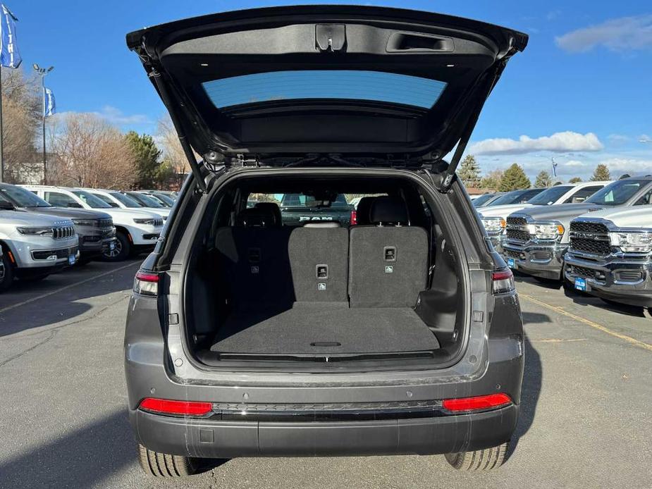 new 2025 Jeep Grand Cherokee car, priced at $42,011