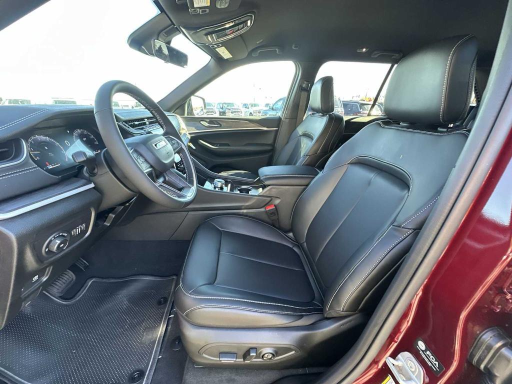 new 2025 Jeep Grand Cherokee car, priced at $45,245