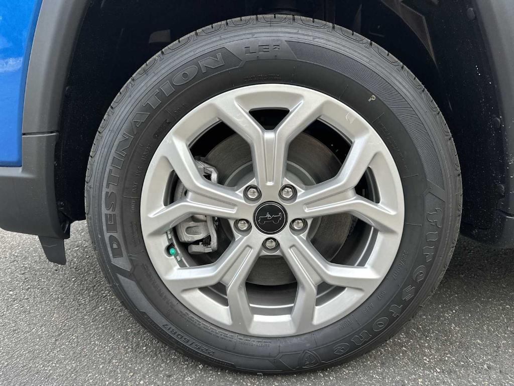 new 2025 Jeep Compass car, priced at $26,999