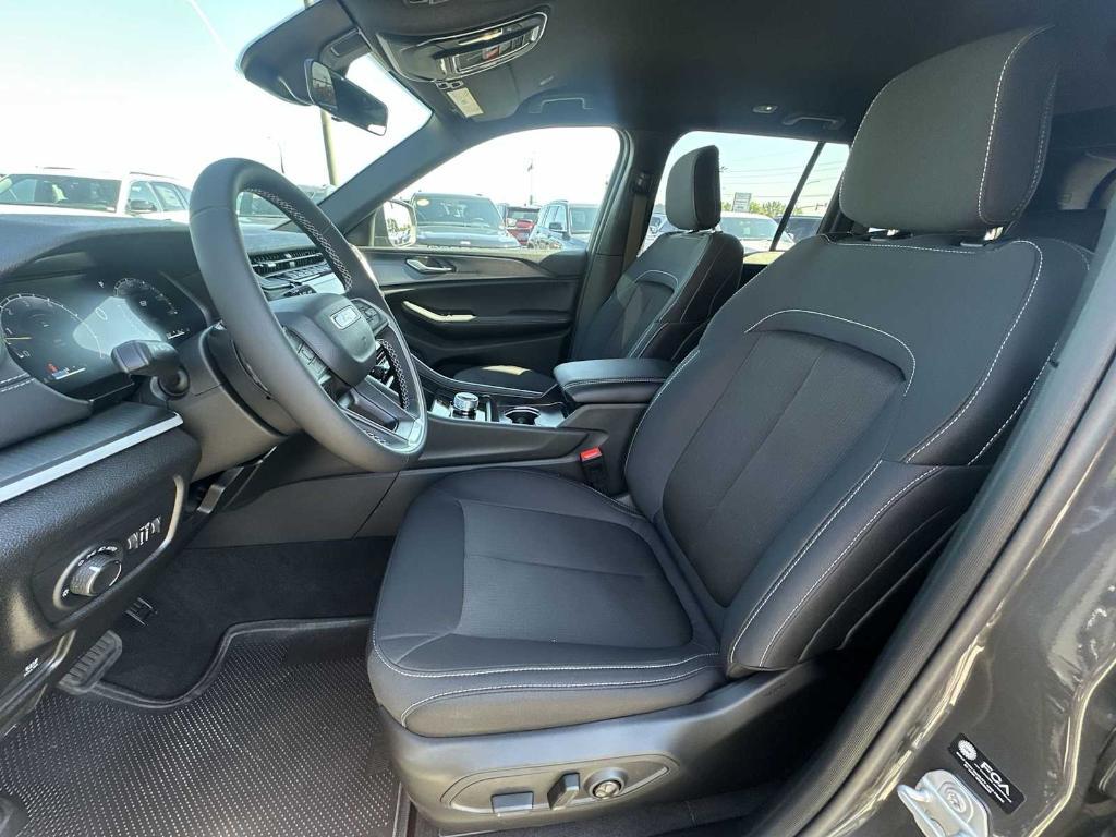 new 2025 Jeep Grand Cherokee car, priced at $35,321