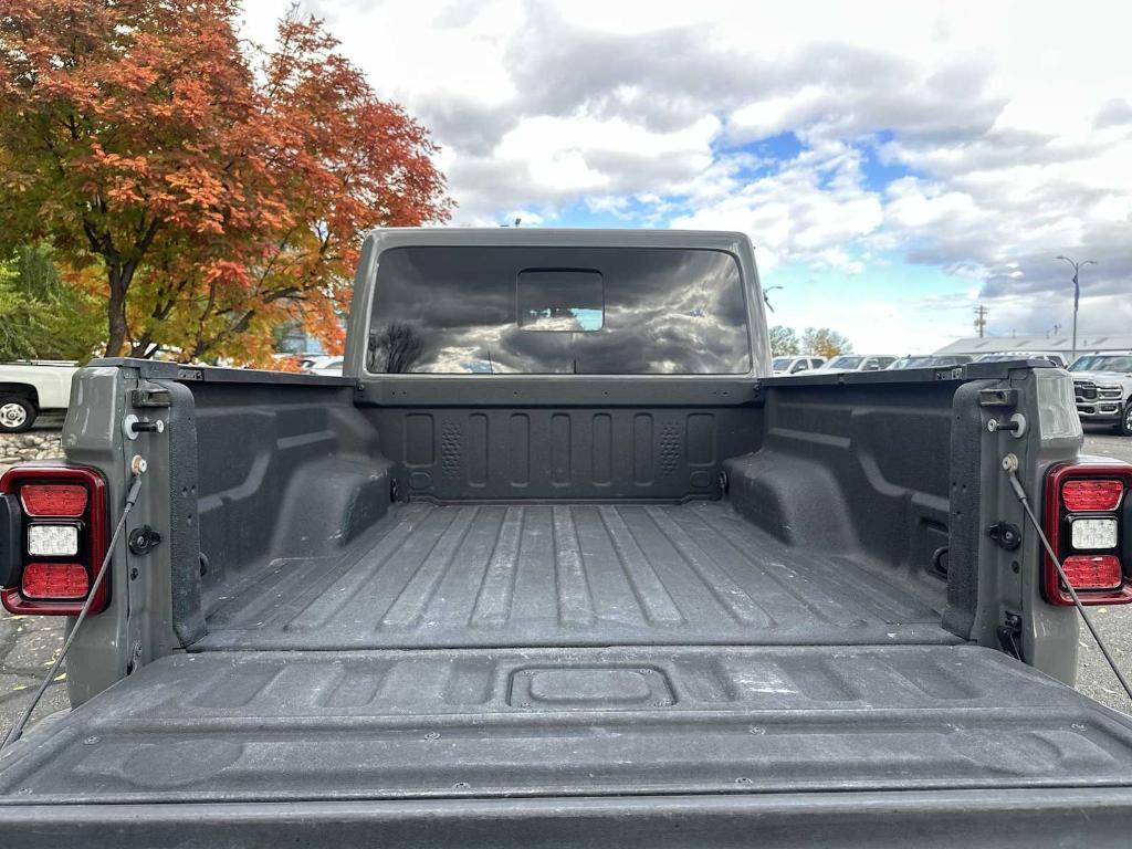 used 2021 Jeep Gladiator car, priced at $38,991