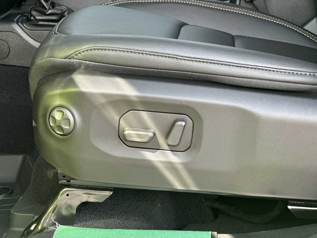 new 2025 Jeep Gladiator car, priced at $47,761