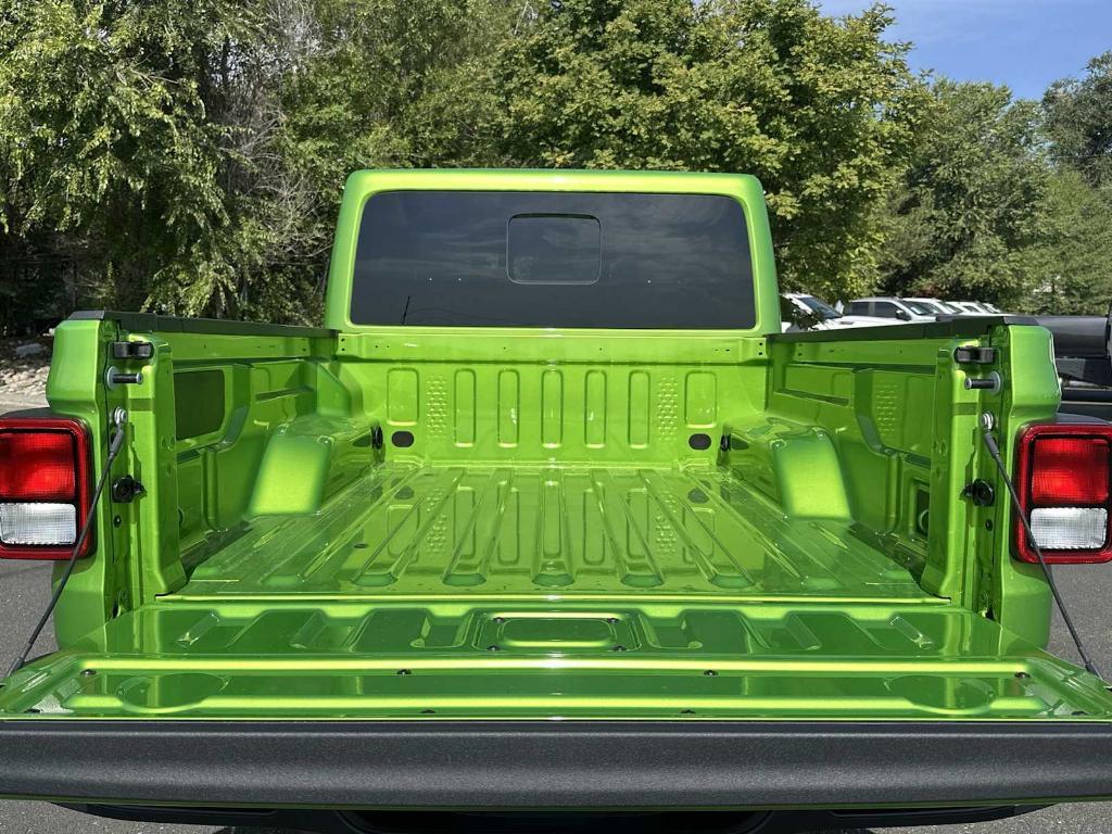 new 2025 Jeep Gladiator car, priced at $47,761