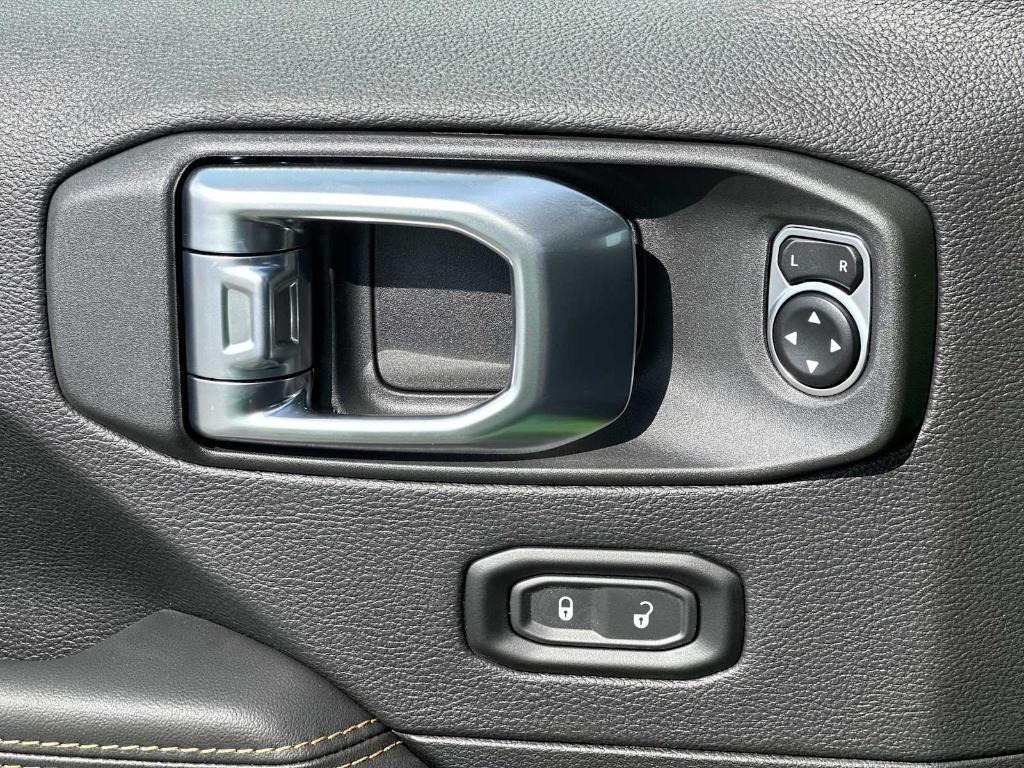 new 2025 Jeep Gladiator car, priced at $47,761