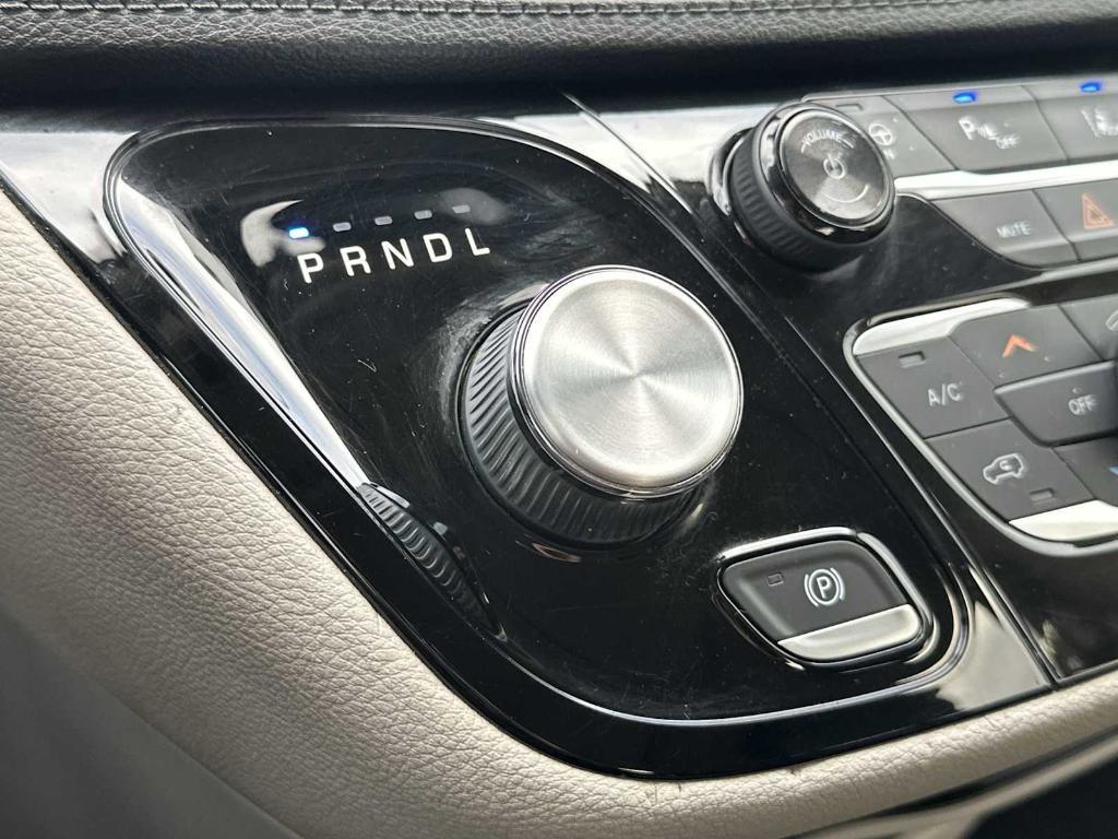 used 2018 Chrysler Pacifica Hybrid car, priced at $16,264