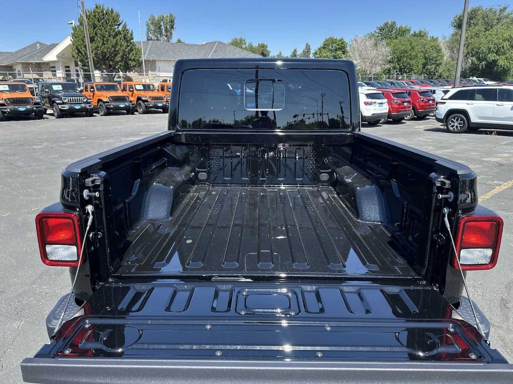 new 2025 Jeep Gladiator car, priced at $46,029