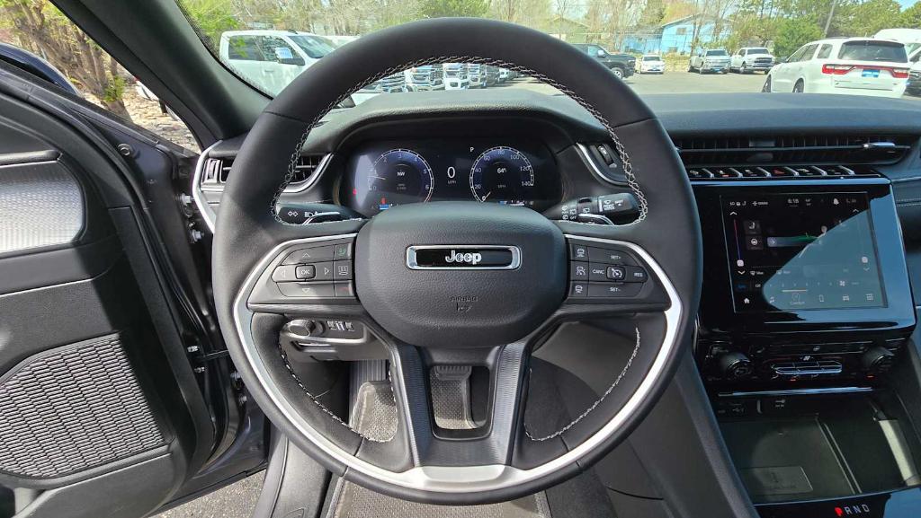 new 2025 Jeep Grand Cherokee car, priced at $41,922