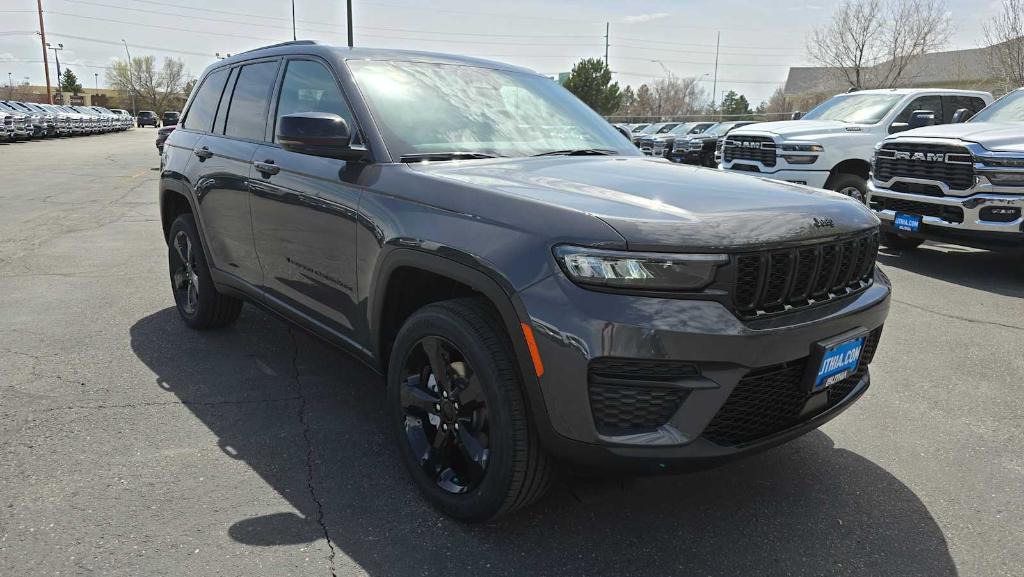 new 2025 Jeep Grand Cherokee car, priced at $41,922