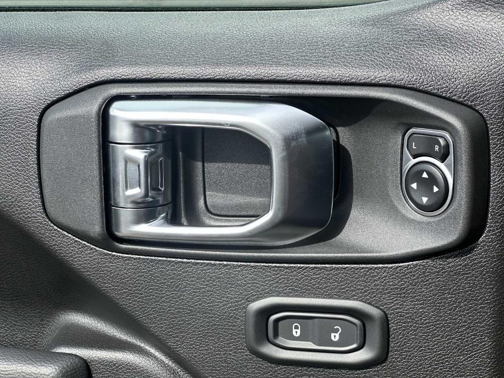 new 2025 Jeep Wrangler car, priced at $41,758