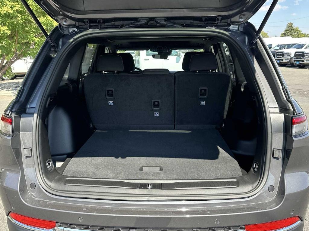 new 2025 Jeep Grand Cherokee car, priced at $36,540