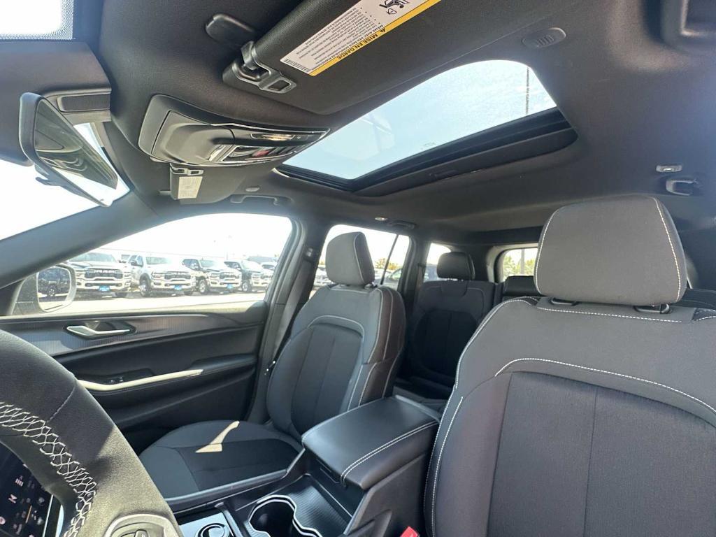 new 2025 Jeep Grand Cherokee car, priced at $36,540