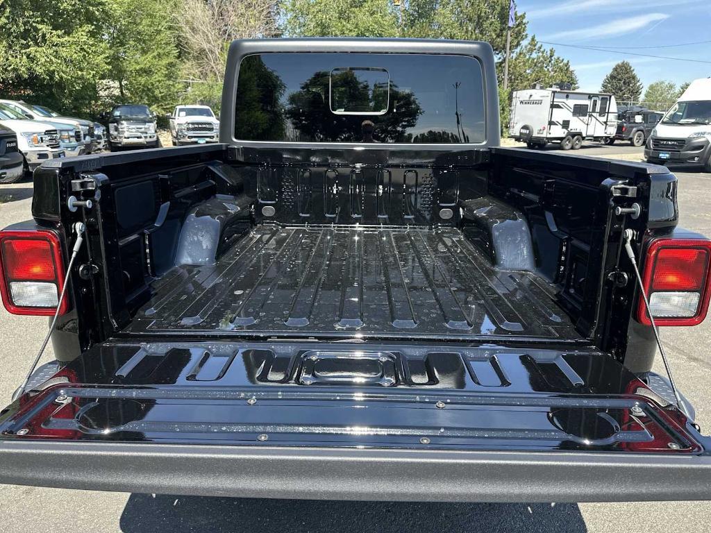 new 2025 Jeep Gladiator car, priced at $43,949