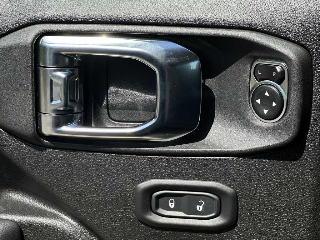 new 2025 Jeep Gladiator car, priced at $43,949