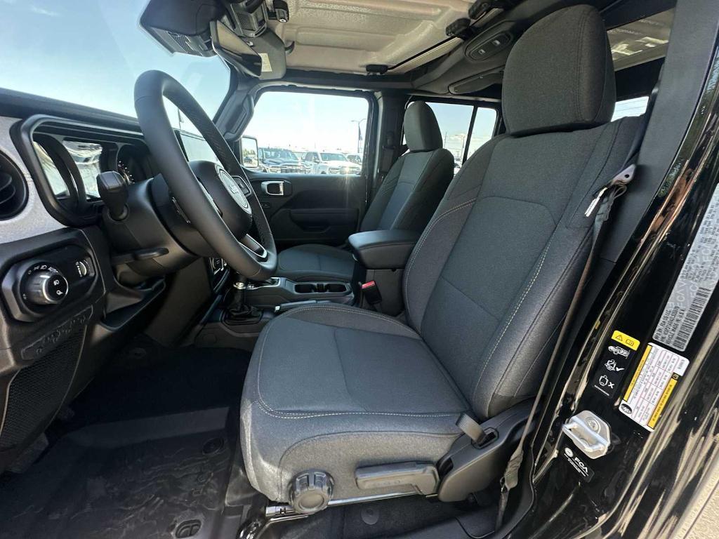 new 2025 Jeep Gladiator car, priced at $43,949