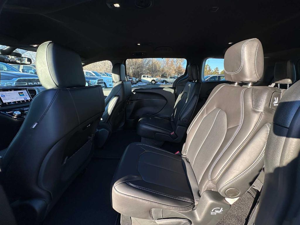 new 2025 Chrysler Pacifica car, priced at $42,754