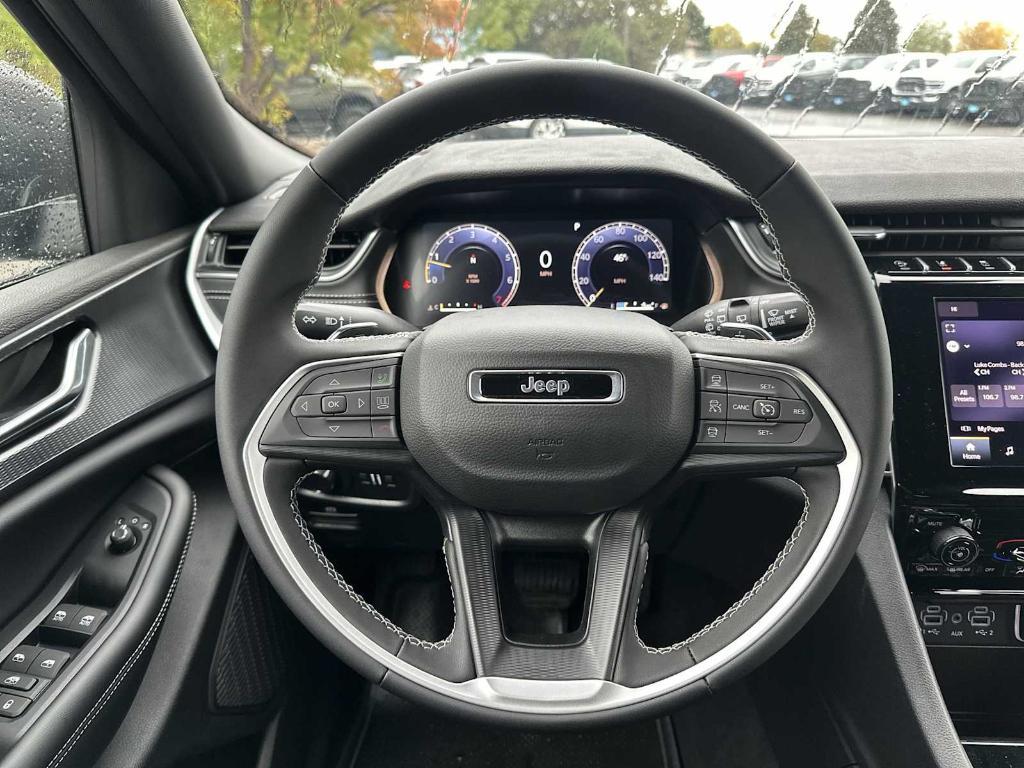 new 2025 Jeep Grand Cherokee car, priced at $38,375