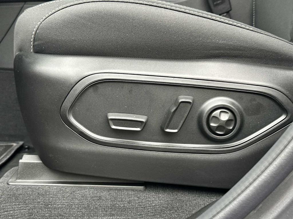 new 2025 Jeep Grand Cherokee car, priced at $38,375