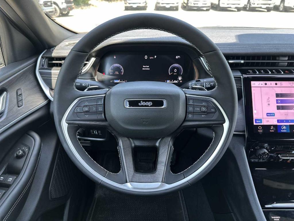 new 2025 Jeep Grand Cherokee car, priced at $45,708