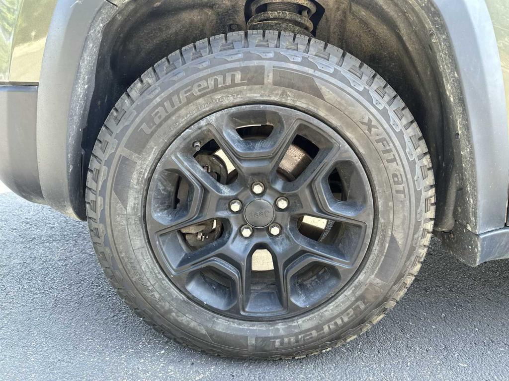 used 2019 Jeep Cherokee car, priced at $10,319