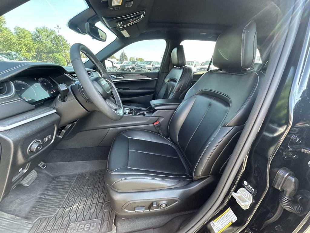 used 2024 Jeep Grand Cherokee car, priced at $34,563