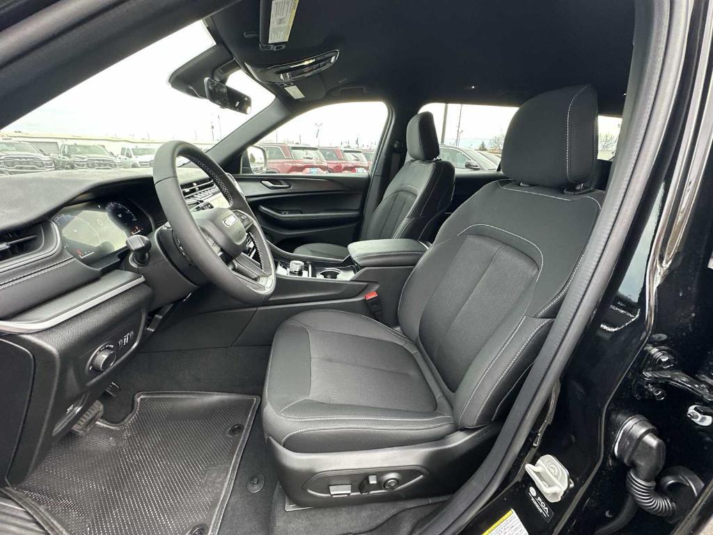 new 2025 Jeep Grand Cherokee L car, priced at $39,336