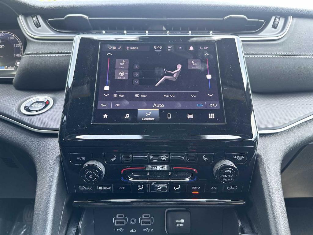 new 2025 Jeep Grand Cherokee car, priced at $44,570