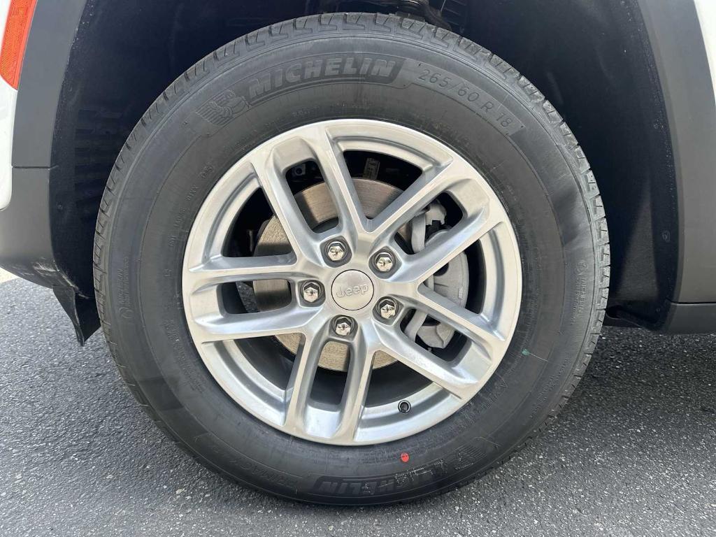 new 2025 Jeep Grand Cherokee car, priced at $44,570