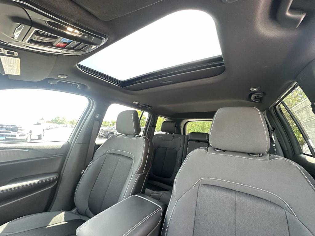 new 2025 Jeep Grand Cherokee car, priced at $44,570