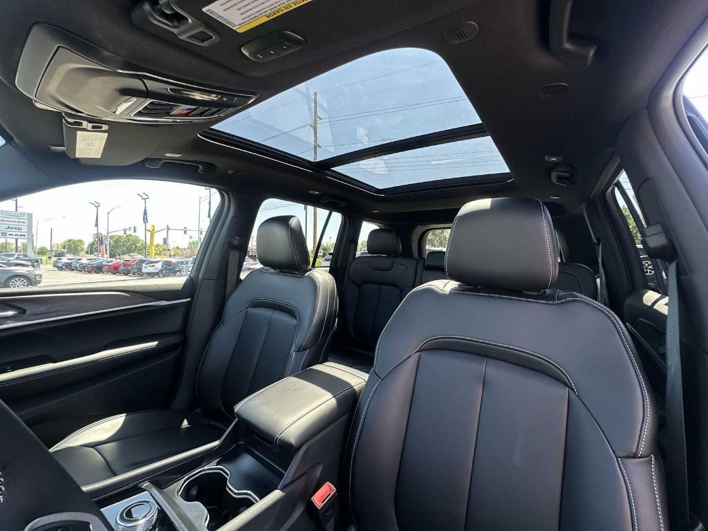 new 2025 Jeep Grand Cherokee car, priced at $42,961