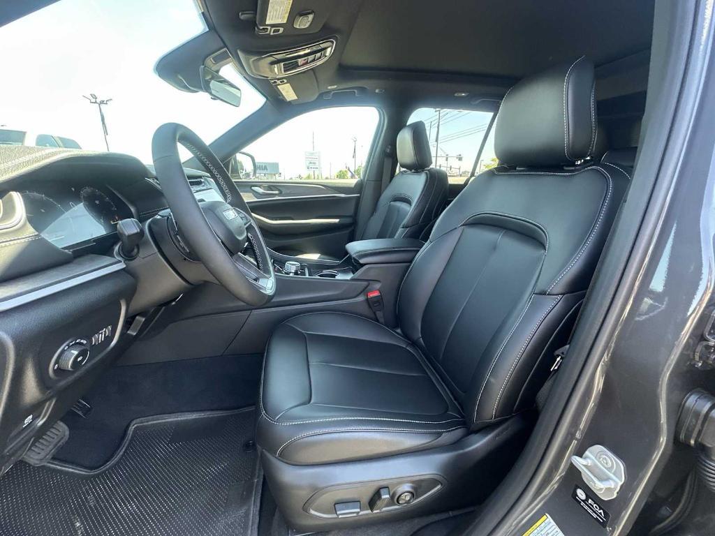 new 2025 Jeep Grand Cherokee car, priced at $42,961