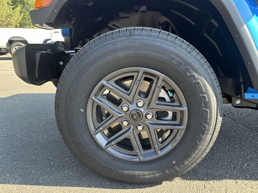 new 2025 Jeep Gladiator car, priced at $43,949