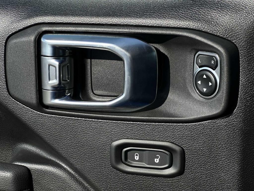 new 2025 Jeep Gladiator car, priced at $43,949