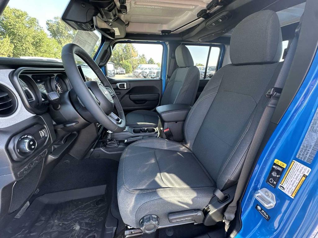 new 2025 Jeep Gladiator car, priced at $43,949